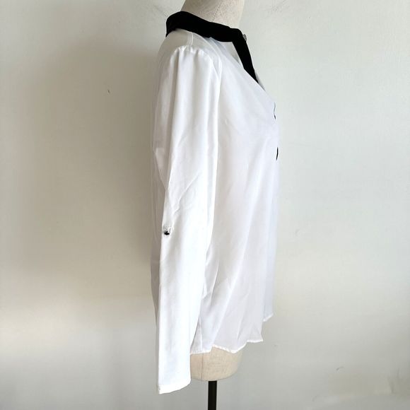 Reaction by Kenneth Cole Blouse Women's Size Medium White Black Trim Roll Tab - Picture 5 of 11